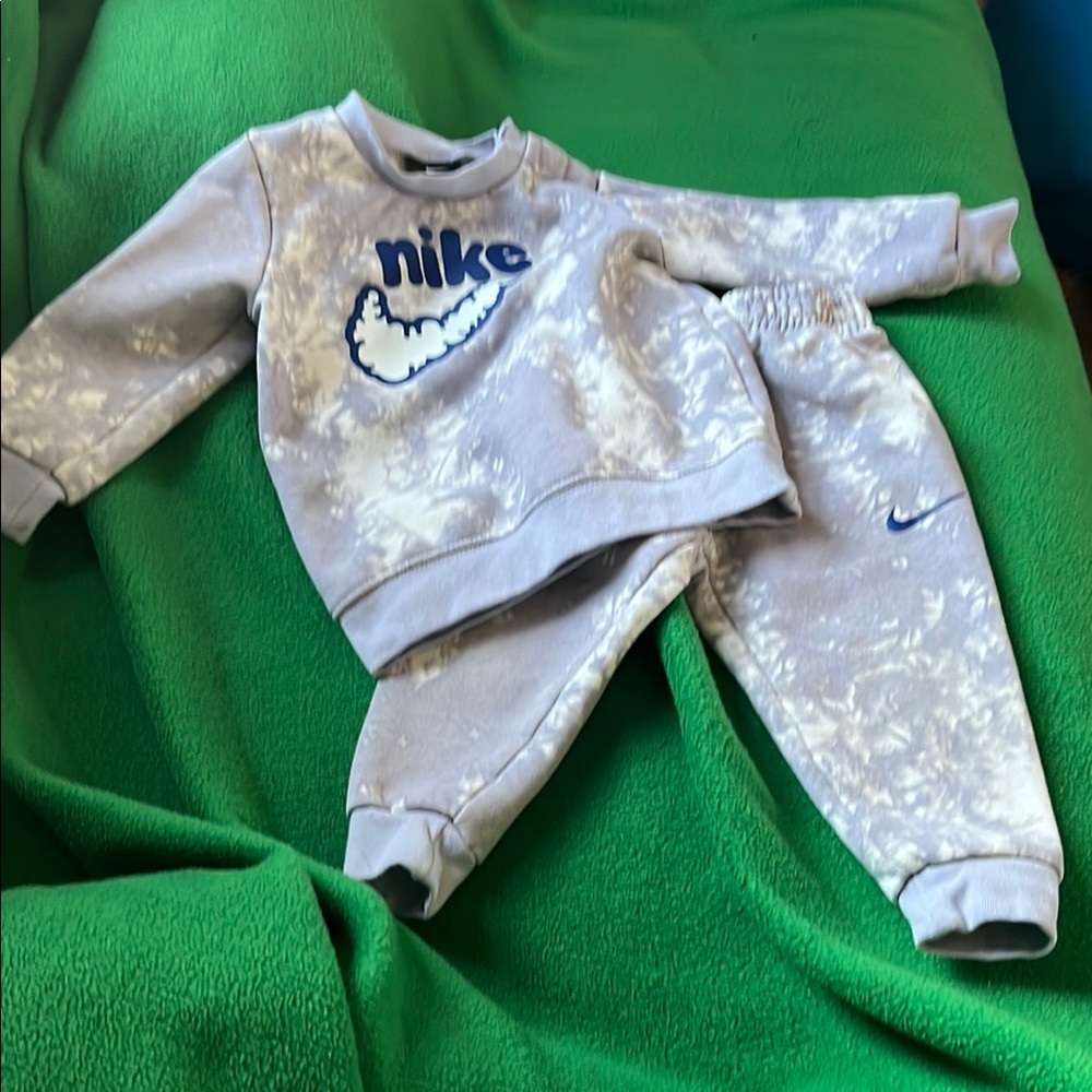Nike Crewneck and Jogger Set